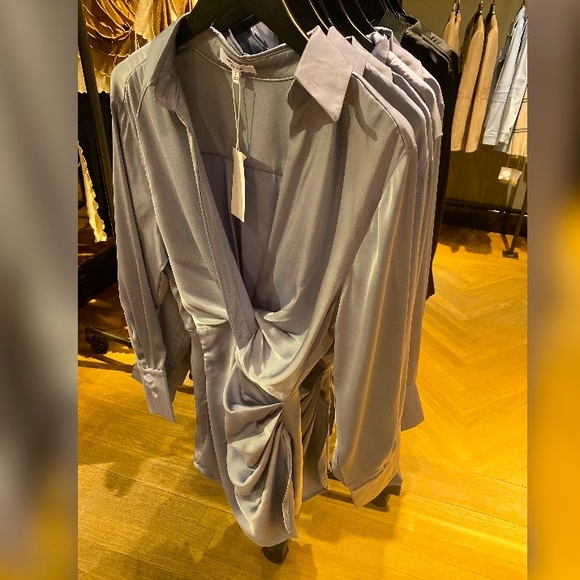 Satin long sleeves button down mini dress - Picture 2 of 4